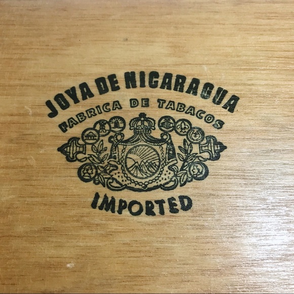 Vintage Handmade Nicaragua Cigar Wooden Box - Picture 5 of 7
